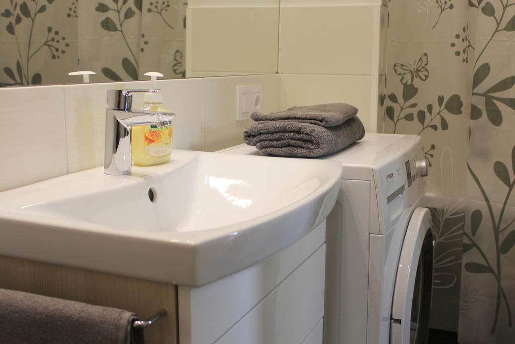 2 Room Apartment In Embasy Area Riga Eksteriør bilde